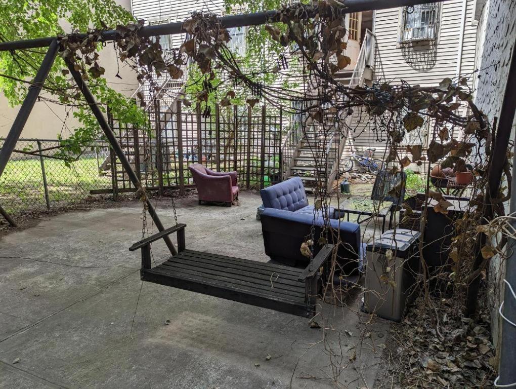 Fawlty Towers In Williamsburg Apartment นิวยอร์ก ภายนอก รูปภาพ